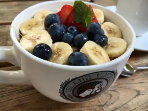 朝食はアサイボウル
