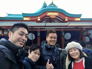 社員と一緒に初詣2016をする竹井佑介