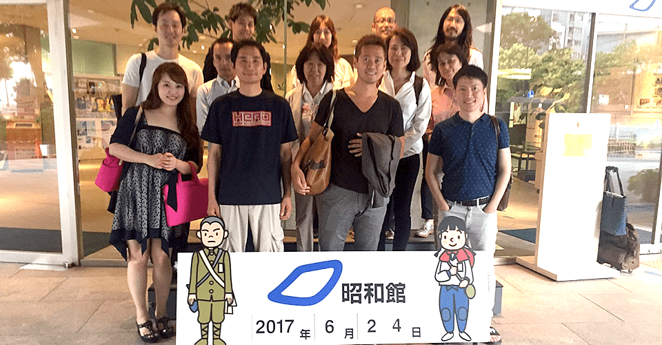 昭和館で記念撮影