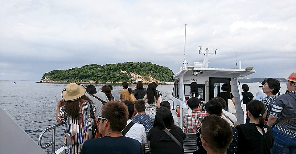 猿島行きの船