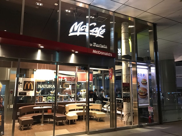六本木ヒルズ横のマクドナルド