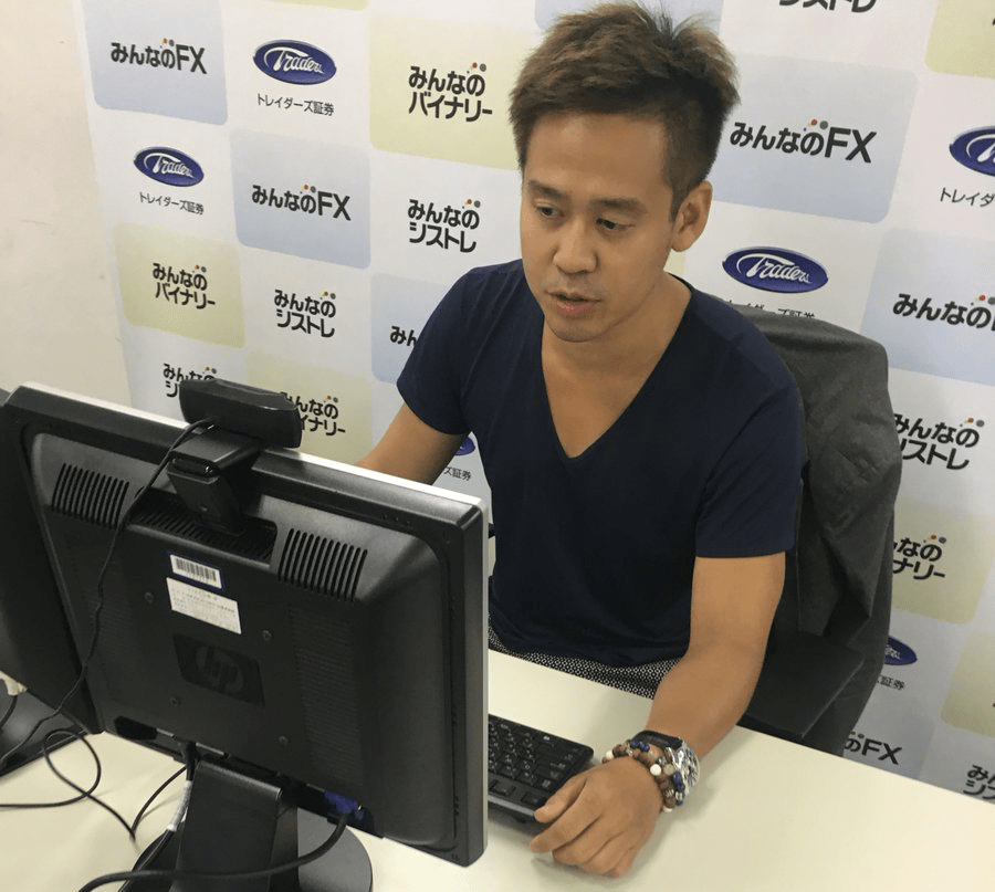みんなのFXでオンラインセミナー中の竹井佑介