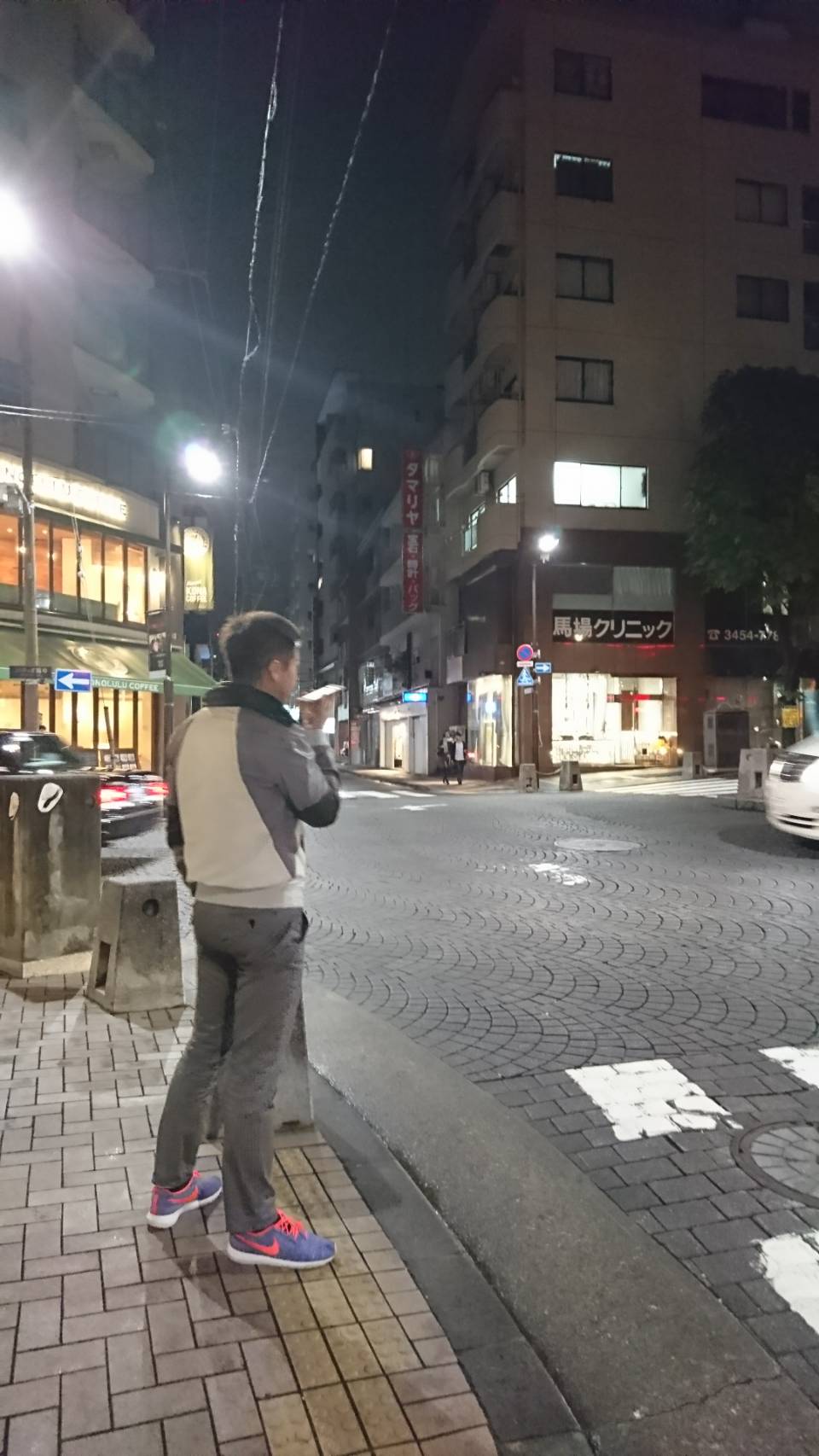 麻布十番でメルマガ用の音声を収録する竹井佑介